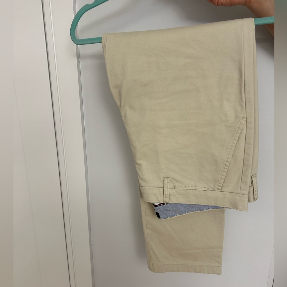 Like new. Tommy Hilfiger men’s Flex Stretch  regular fit chino pants size 35/30